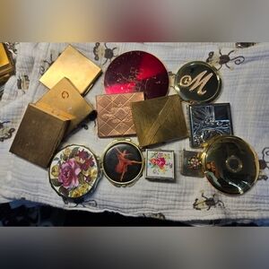 Bundle Of Compacts And mirrors